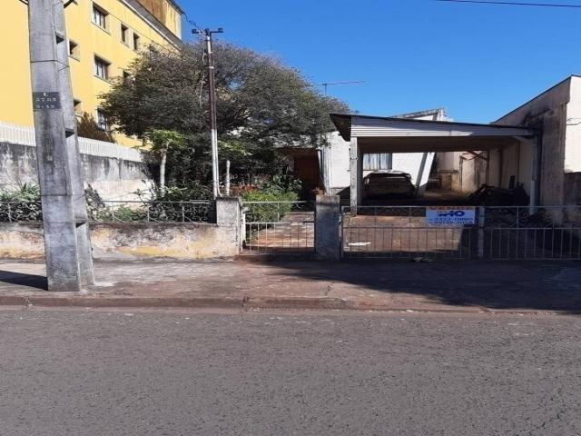 Casas na Rua Coroados em Londrina